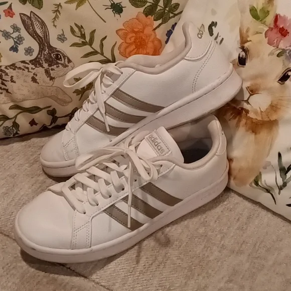 adidas | Shoes | Euc Adidas Cloudfoam White With Silver Stripes 75 Womens  Sneakers | Poshmark